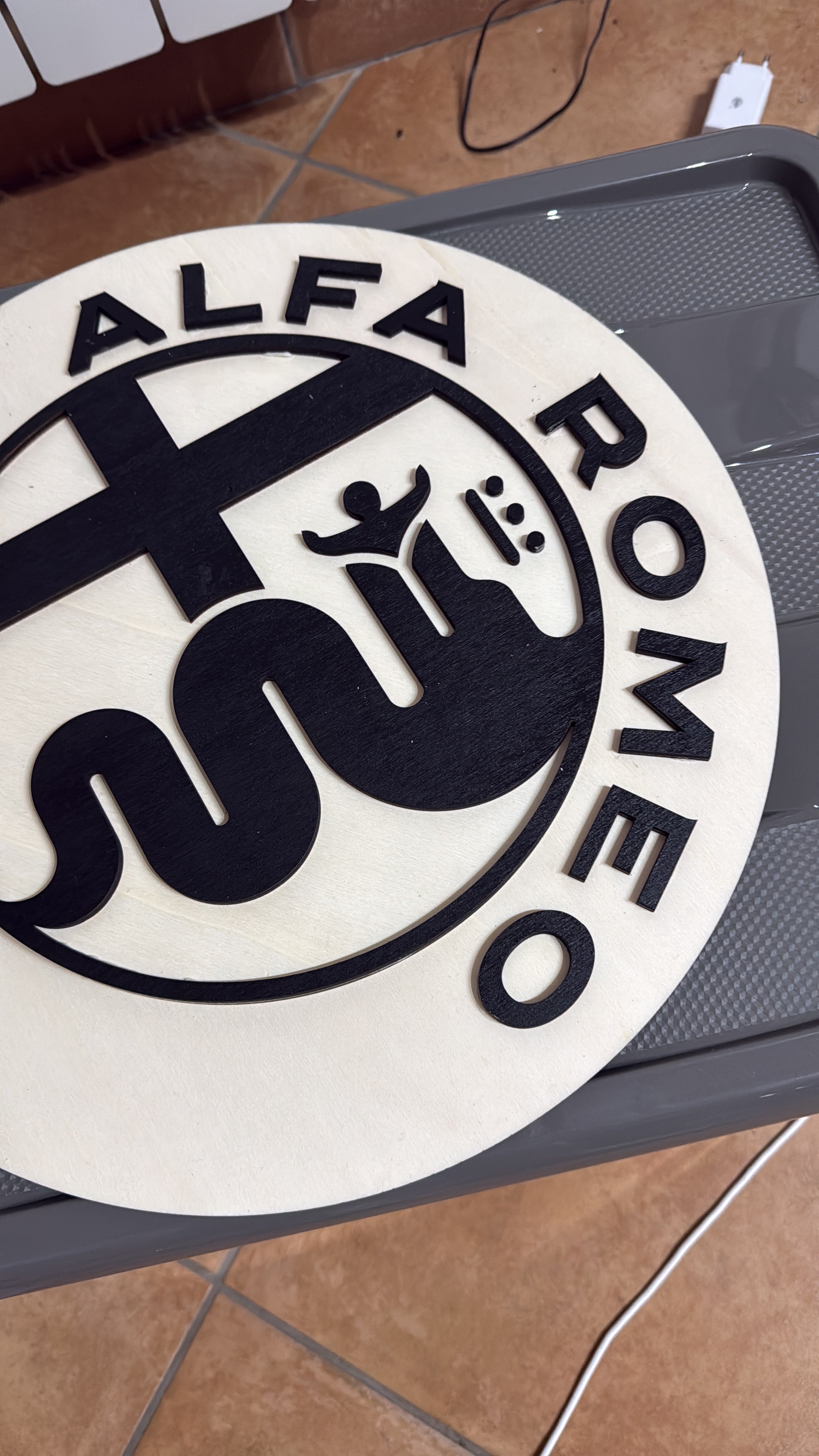 Insegna logo in legno da parete alfa romeo